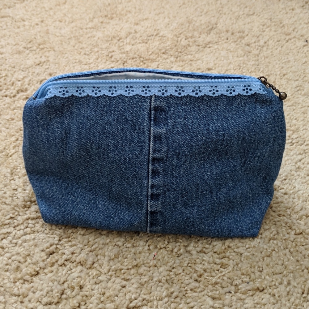 Triangle Jean Pouch